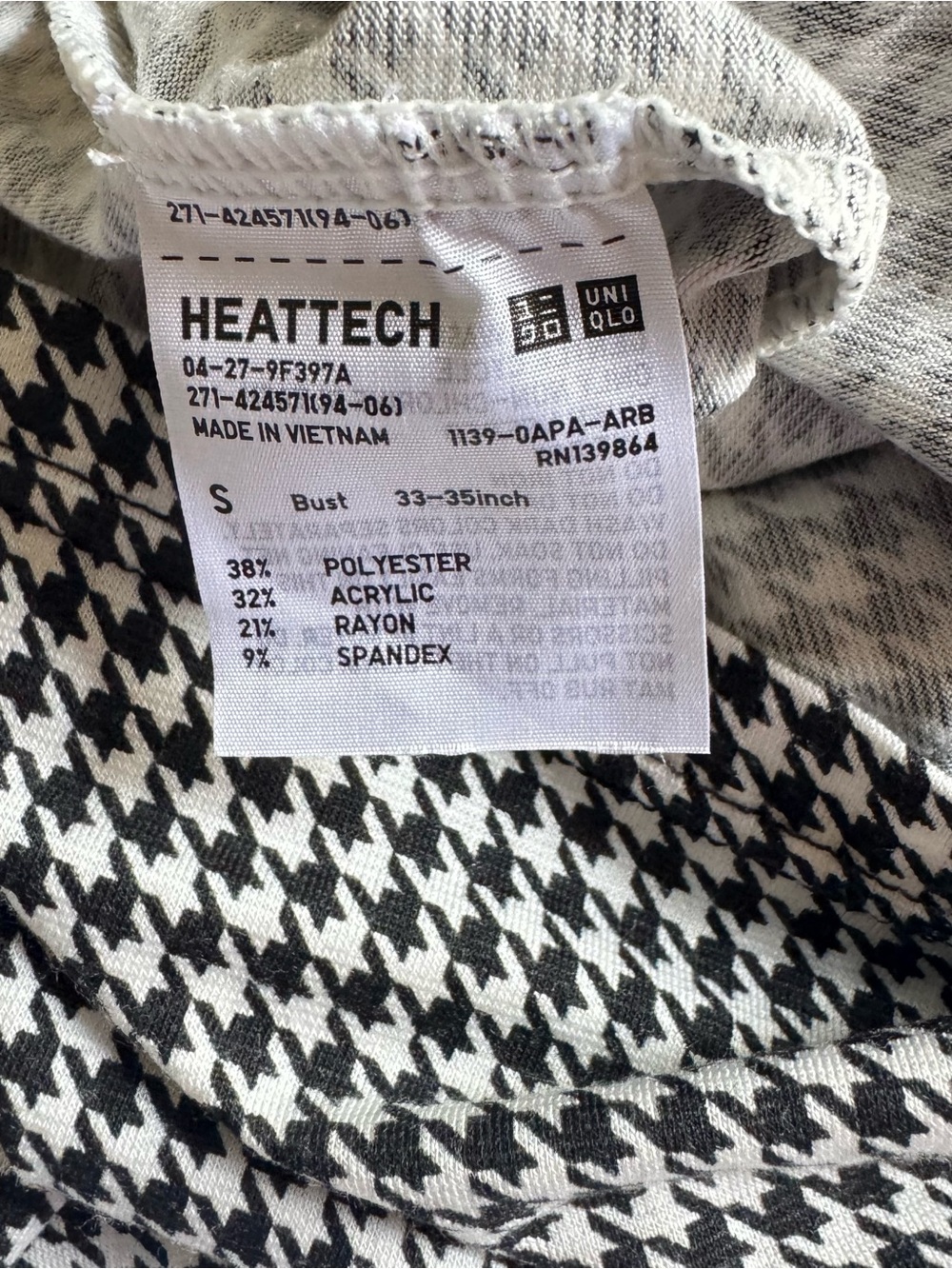 Uniqlo Black and White Houndstooth Long Sleeve Mock Neck Top,Size Small - Picture 8 of 8